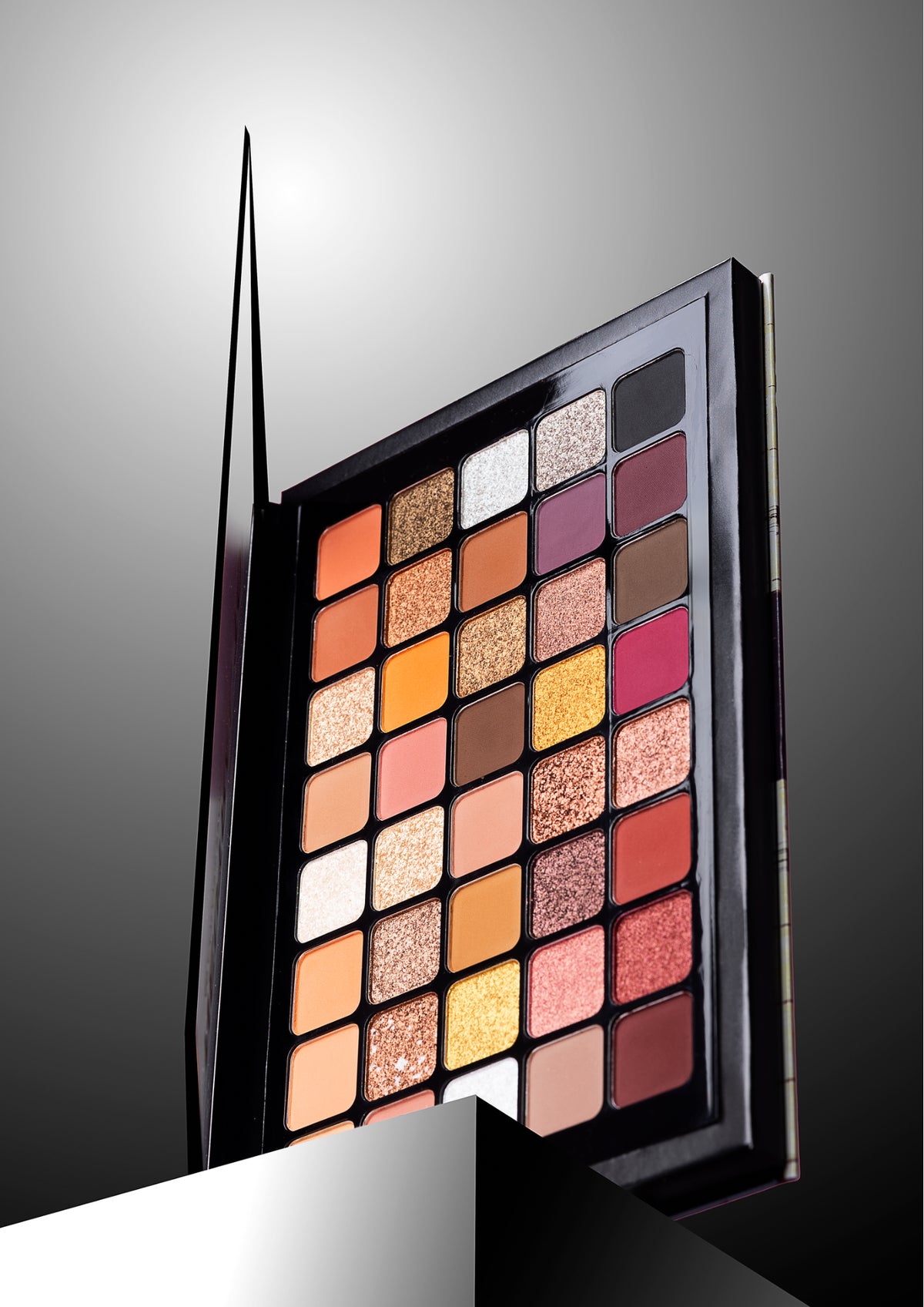 40 Color Eyeshadow Palette – Neutral Tone
