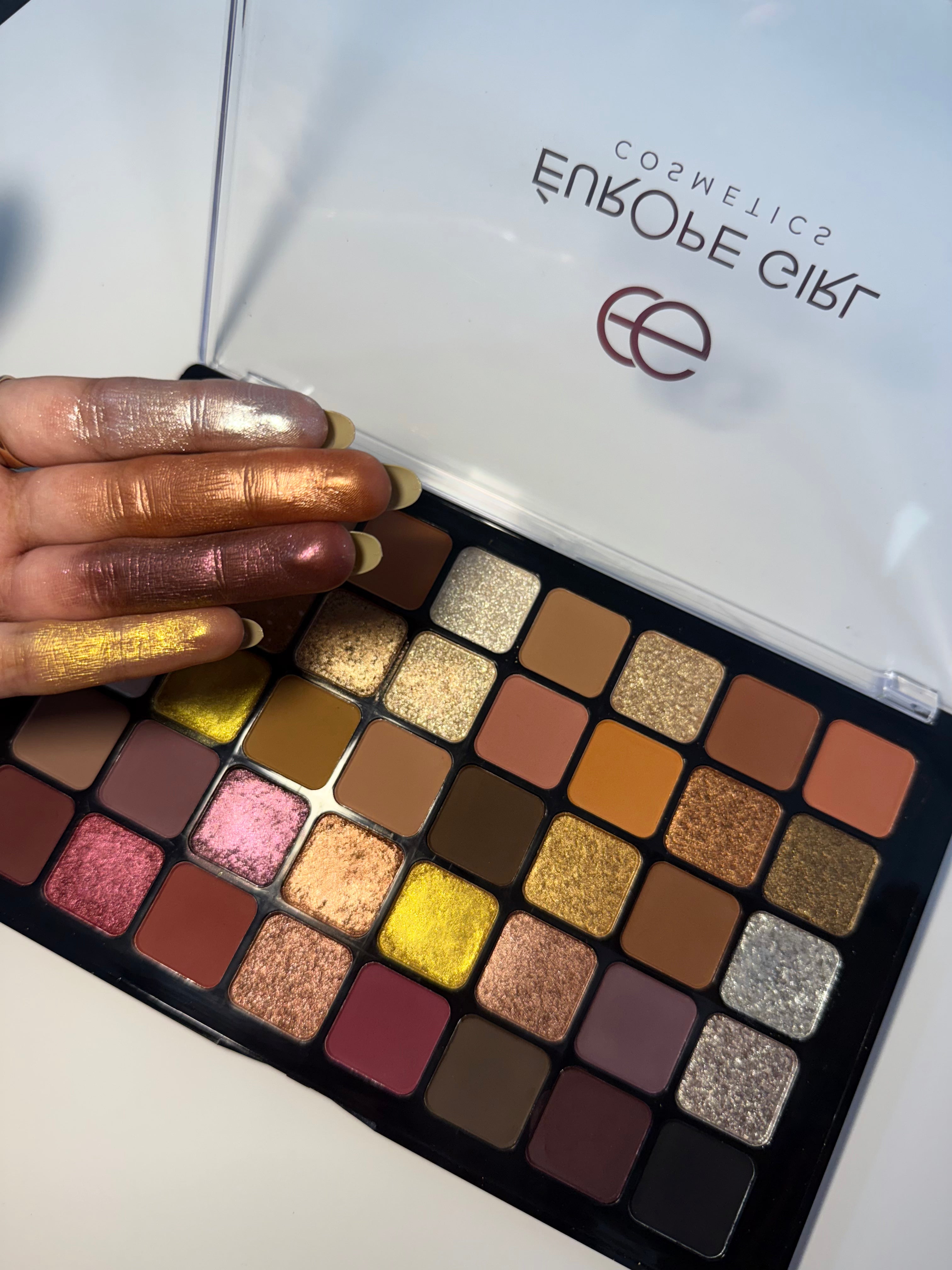 40 Color Eyeshadow Palette – Neutral Tone